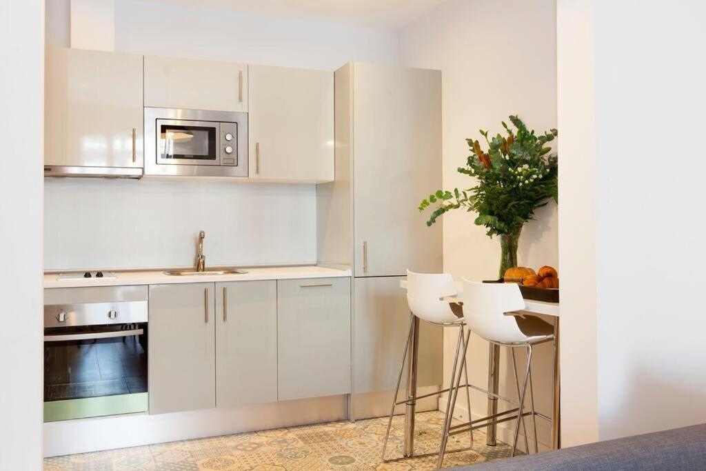 Beautiful 4Bd 4Ba Apartment In Eixample District บาร์เซโลนา ภายนอก รูปภาพ