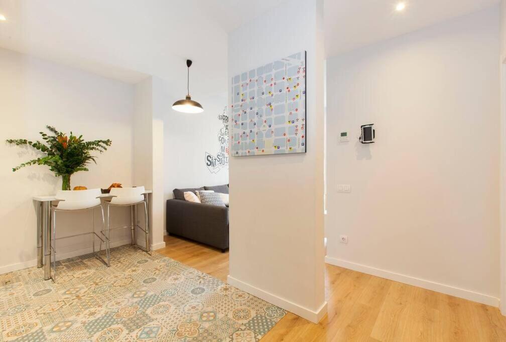 Beautiful 4Bd 4Ba Apartment In Eixample District บาร์เซโลนา ภายนอก รูปภาพ